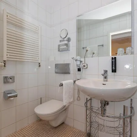 祖姆巴尔酒店 酒店 奎德林堡