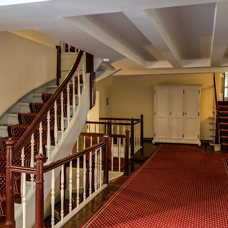 祖姆巴尔酒店 酒店 奎德林堡